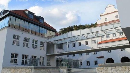 Nieprawidłowości przy budowie szkoły w Kazimierzu. Sprawa trafi do prokuratury?