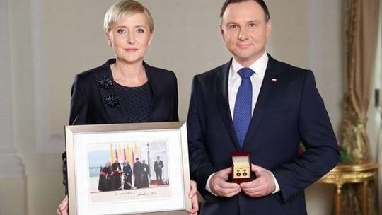 Niesamowita licytacja na WOŚP. Ogromna kwota za zdjęcie Agaty Dudy