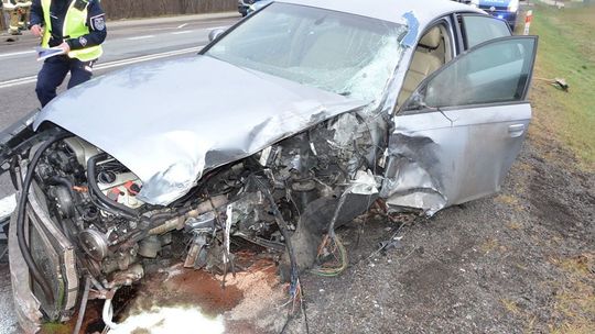 Nietrzeźwy 29-latek zderzył się z ciężarówką Nietrzeźwy 29-latek zderzył się z ciężarówką