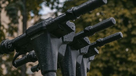 Nietrzeźwy kierowca hulajnogi spowodował wypadek 