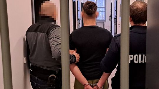 Nieudany skok na lodówkę. Rozbójnik już za kratkami