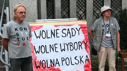 "Niewątpliwie niesłuszne zatrzymanie". Działacz KOD dostał zadośćuczynienie 
