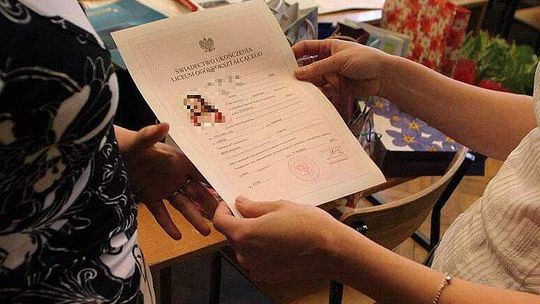 Nieważne czy zapłacisz składkę, świadectwo i tak dostaniesz