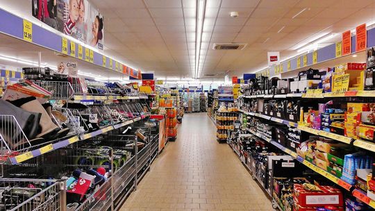 Niewielki element, duży wpływ. Dlaczego listwy cenowe są standardem w nowoczesnym handlu?
