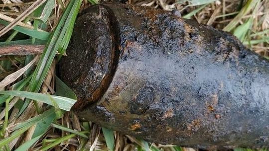 Niewybuchy koło mostu kolejowego na trasie między Łukowem a Dęblinem