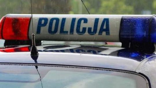 Niezdarni złodzieje czekali w aucie na policjantów