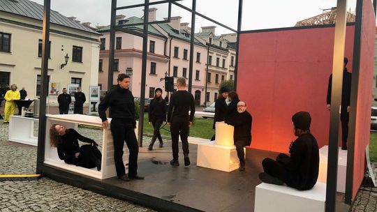 Niezwykła instalacja w Zamościu. Kim był Walter Gropius?