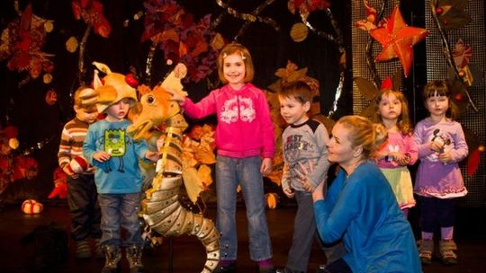 Niezwykła sesja fotograficzna w Teatrze Andersena: Zapozuj aktorom
