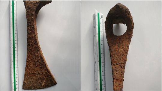 Niezwykłe znalezisko na Lubelszczyźnie. Z Bugu wyłowiono topór z wczesnego średniowiecza