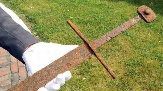 Niezwykłe znalezisko operatora koparki. Dostanie nagrodę ministra kultury?