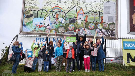 Niezwykły billboard na os. Widok w Lublinie. Powstał z prac dzieci