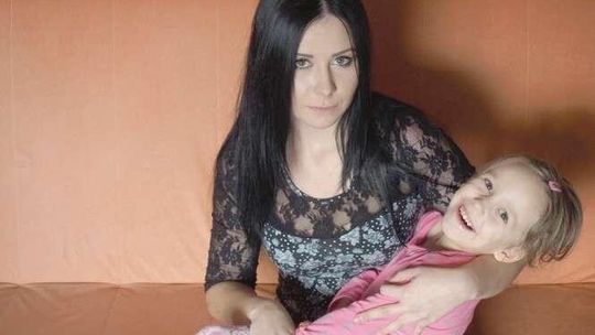 Nikola ma szansę na normalne życie. Możemy jej pomóc. Brakuje 15 tys. zł