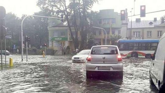 Nikt nie przewidział takiego deszczu. Urzędnicy: IMGW "nie popisał się"