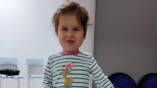 Nina Słupska po raz pierwszy stanęła sama! Tata: efekty terapii genowej są spektakularne