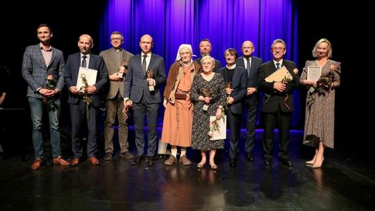 Niosą pomoc wykluczonym i pokrzywdzonym. Nagrody Angelusa rozdane