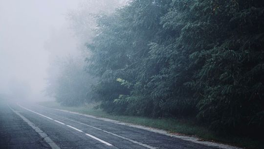 Niska widoczność w regionie – apel do kierowców