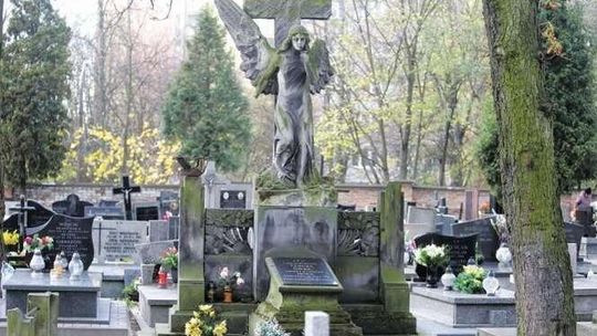 Niszczeje nagrobek zasłużonego lublinianina. Dlaczego miasto go nie odnowi?