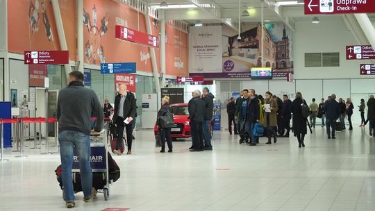 Niższe podatki i zwolnienia z ZUS. Rząd chce ściągnąć Polaków z emigracji