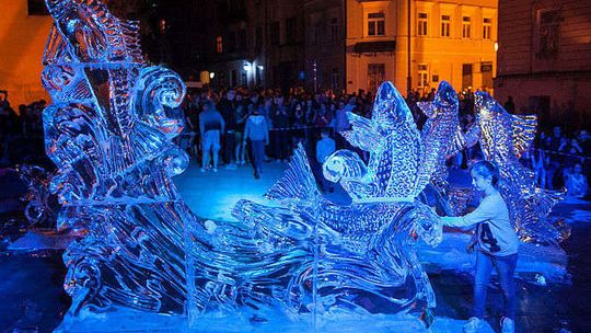  Noc Kultury 2016: Pokazy fire show, ryby z lodu i trawa na ul. Lubartowskiej