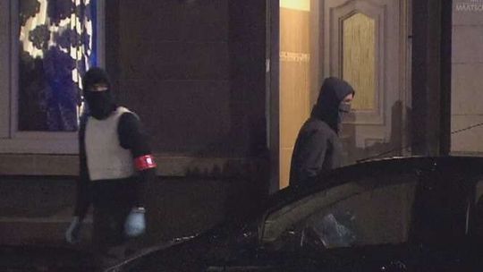 Nocna obława i aresztowania w Brukseli (wideo)