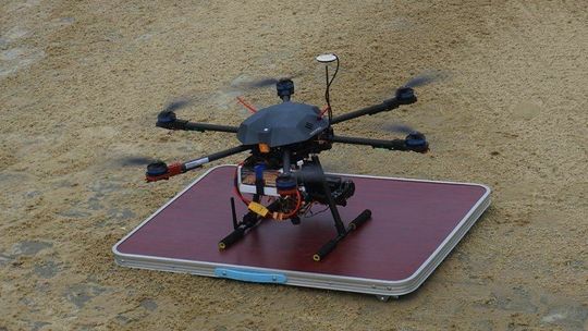 Nocne obserwacje miasta zakończone. Drony zbadały podziemne sieci