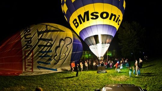 Nocny pokaz zakończył zawody balonowe w Puławach