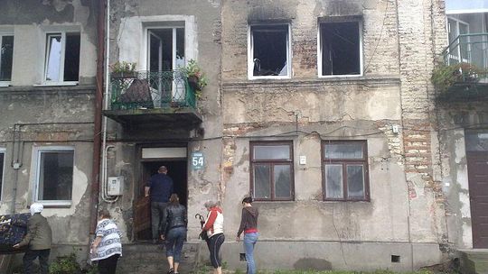 Nocny pożar kamienicy przy ul. Długiej. 5 osób w szpitalu