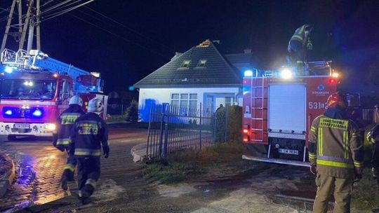Nocny pożar w domu dziecka. Zapalił się dach