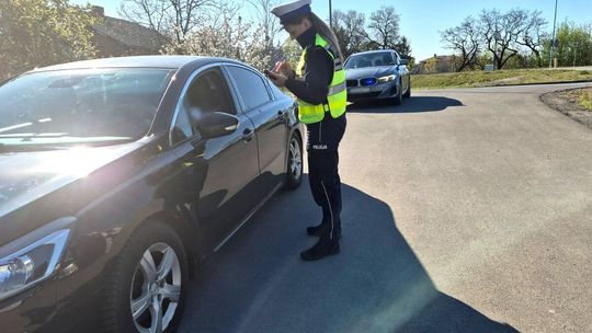 Noga z gazu, policja pilnuje. Wypadki i kolizje na drogach regionu