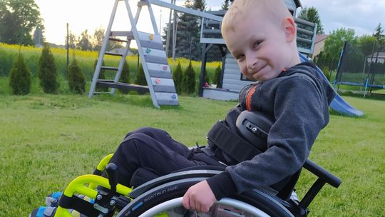 Nogi Ignasia ciągle „śpią”. Chłopiec walczy i się nie poddaje