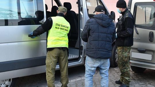 Noktowizor i pies tropiący. Niedaleko Tomaszowa Lubelskiego zatrzymali Irańczyka