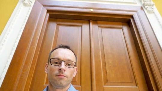 Norwegowie przez pomyłkę wypłacili mu podwójną pensję. Nie oddał, więc założyli sprawę w polskim sądzie