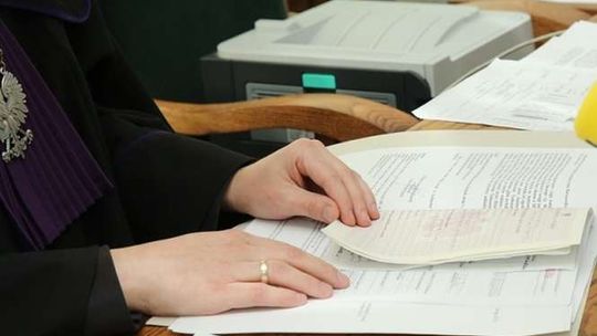 Notariusz oskarżona o sprzedaż cudzej ziemi