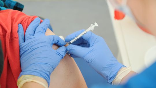 Nowa broń przeciwko Covid-19. Ta szczepionka ma chronić przed krakenem