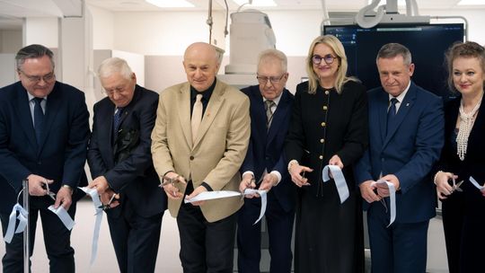 przecinanie wstęgi, nowy sprzęt w lubelskim szpitalu