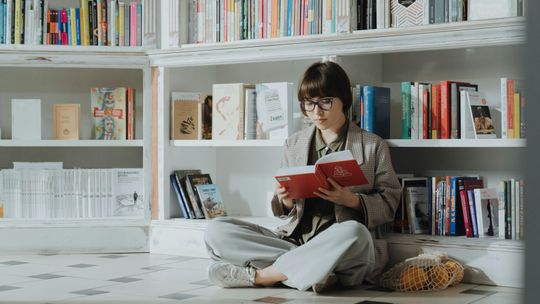 Nowa fala literatury faktu: jak w 2025 pisano o instytucjach, pracy i zdrowiu