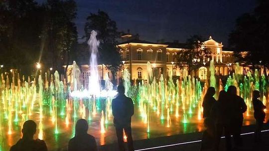 Nowa fontanna na placu Litewskim robi furorę wśród mieszkańców. Terminy pokazów