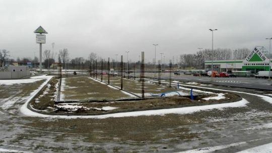 Nowa galeria handlowa i koniec budowy McDonald\'s