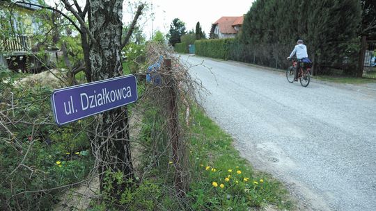 Nowa metoda utwardzania dróg gruntowych w Świdniku. Na czym polega?