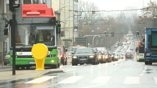 Nowa sygnalizacja paraliżuje ruch. Wielkie korki na al. Piłsudskiego
