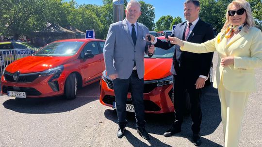 Nowe auta do nauki jazdy w zamojskiej szkole. Uczniowie: „W pełni wypasione”