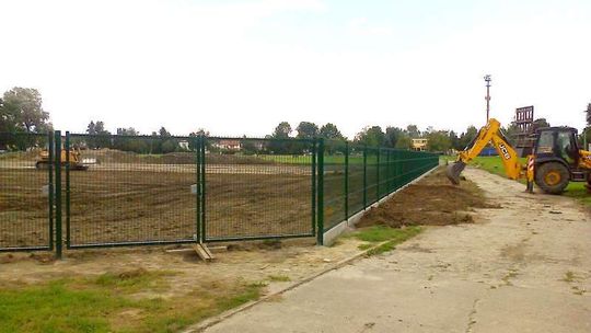 Nowe boisko na błoniach w Puławach