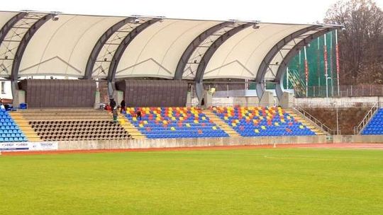 Nowe krzesełka na stadionie w Puławach się nie podobają?