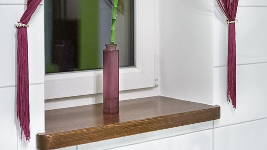 Nowe parapety drewniane czy renowacja starych? Praktyczny poradnik wyboru