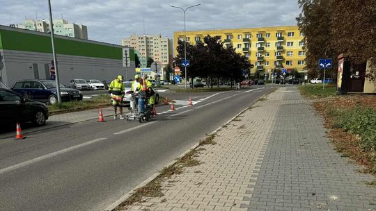 Nowe pasy na jezdni i więcej miejsc parkingowych. Zmiany na ul. Kamiennej