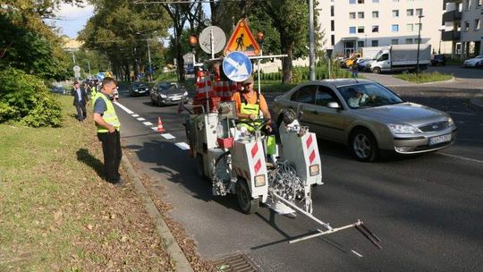Nowe pasy rowerowe zastawione samochodami