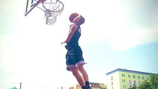 Nowe pomysły na wsady do kosza. Rozmowa z profesjonalnym dunkerem