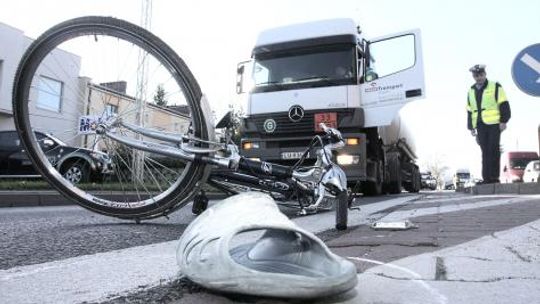 Nowe przepisy dla rowerzystów nie działają? Cyklistów ginie więcej