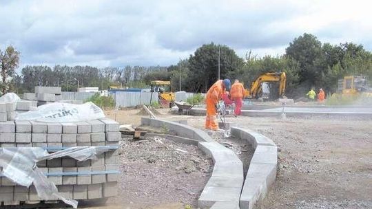 Nowe rondo nie powstanie na czas. "Nie obyło się bez niespodzianek"