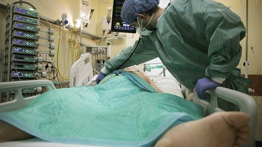 Nowe zakażenia koronawirusem. W Polsce - nieco ponad 7 tysięcy, w Lubelskiem - blisko 200